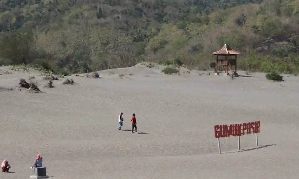 Gumuk Pasir Parangkusumo – wisata Bantul Yogyakarta