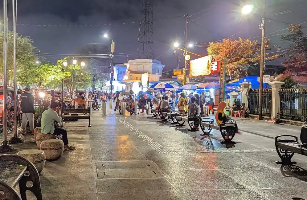 Suasana Malioboro Yogyakarta yang ramai dan ikonik