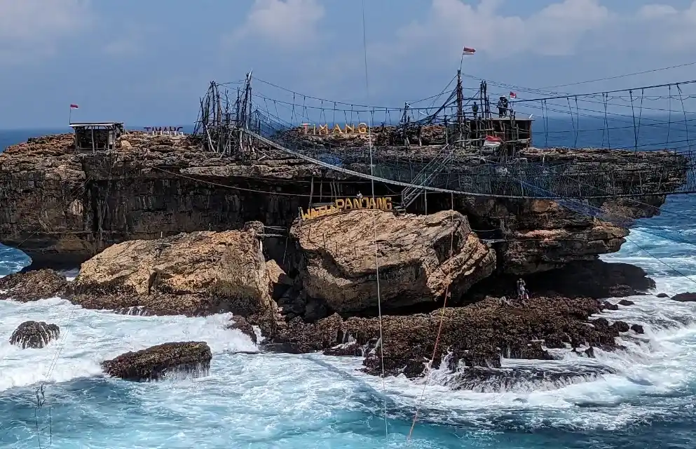 Pantai Timang – wisata Gunung Kidul Yogyakarta